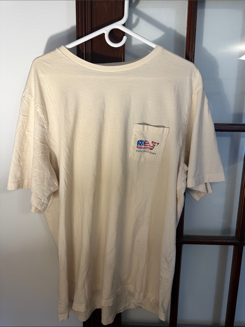 Vineyard Vines Men's Cream Short Sleeve Pocket Tee with Flag Whale